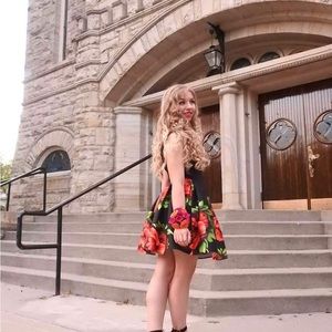 teezeme Red Rose Flower Dress Size 7 (only worn twice) DRY CLEANED